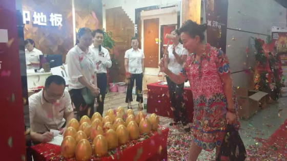 “漢邦地板”工廠旗艦店重裝開業(yè)圓滿成功! “漢邦地板”工廠旗艦店重裝開業(yè)圓滿成功!