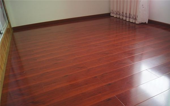 實(shí)木地板的挑選與生活有著密切聯(lián)系 實(shí)木地板的挑選與生活有著密切聯(lián)系